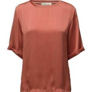 By Malene Birger Winana lyhythihainen pusero