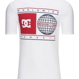 DC T-paita