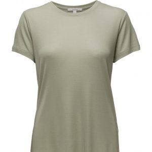 Dagmar Upama Tee