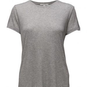 Dagmar Upama Tee