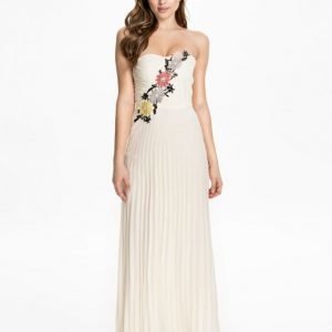 Elise Ryan Flower Embellished Maxi Dress