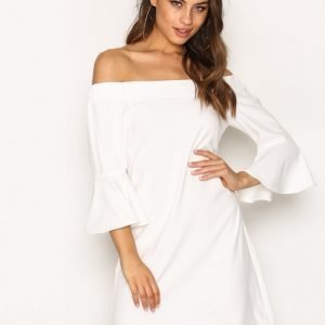 Glamorous Off Shoulder Flute Sleeve Dress Loose Fit Mekko White