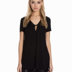 Glamorous Short Sleeve Shift Top