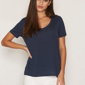 Jacqueline De Yong Jdyspirit S / S V-Neck Top Jrs T-Paita Tummansininen