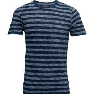 Knowledge Cotton Apparel Tee W/Stripes Narrow Indigo Slope lyhythihainen t-paita