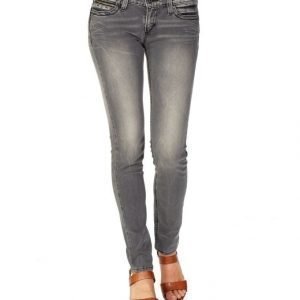 Levis Demi Curve Skinny Farkut