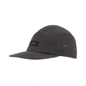 Makia Five Panel Lippalakki