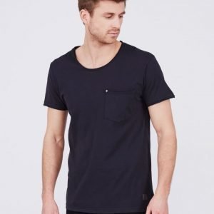 Minimum Bradley Pocket T-Paita