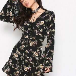 Missguided Ditsy Floral Skater Dress Skater Mekko Black