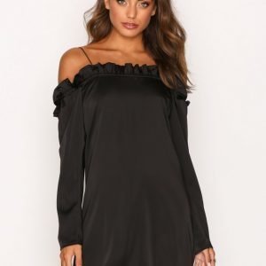 Missguided Satin Bardot Frill Dress Loose Fit Mekko Black