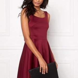 Model Behaviour Ingrid Dress Wine-red