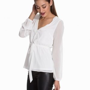 NLY Trend Like The Wind Blouse Svart
