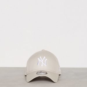 New Era League Essential 940 NEYYAN Lippis White