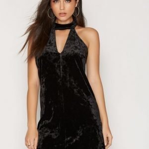 Nly One Choker Velvet Swing Dress Kotelomekko Musta