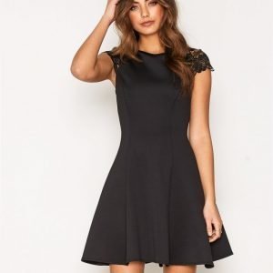 Nly One Lace Cap Sleeve Dress Skater Mekko Musta