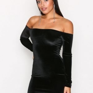 Nly One Off Shoulder Velvet Dress Kotelomekko Musta