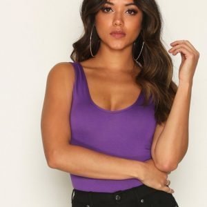 Nly One Scoop Neck Body Violetti