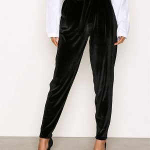 Nly Trend Dressed Velvet Pants Housut Musta