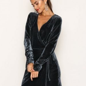 Nly Trend Fancy Velvet Wrap Dress Loose Fit Mekko Sininen