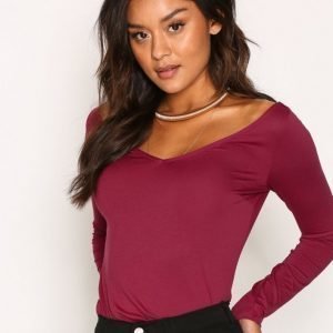 Nly Trend Flirty Shoulder Top Pitkähihainen Paita Tummanpunainen