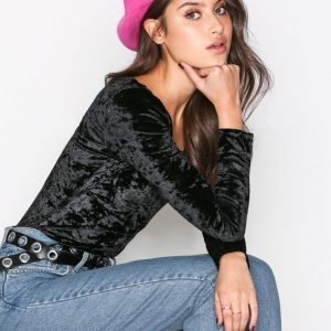 Nly Trend Flirty Velvet Top Pitkähihainen Paita Musta