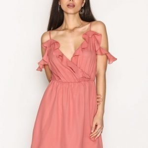 Nly Trend Frill Shoulder Dress Skater Mekko Vaaleanpunainen