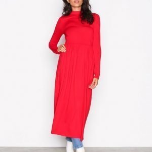 Nly Trend Gathered Turtleneck Dress Loose Fit Mekko Punainen