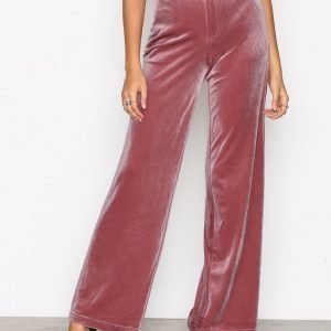 Nly Trend Have It All Velvet Pants Housut Vaalea Pinkki