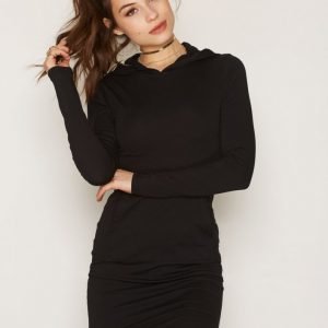 Nly Trend Hoodie Tight Dress Pitkähihainen Mekko Musta