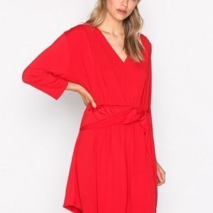 Nly Trend Knot Slit Dress Loose Fit Mekko Punainen