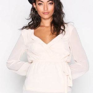 Nly Trend Like The Wind Blouse Arkipaita Creme