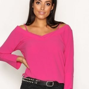 Nly Trend Loose Shoulder Blouse Arkipaita Fuchsia