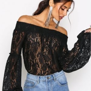Nly Trend Off Shoulder Lace Blouse Juhlapaita Musta