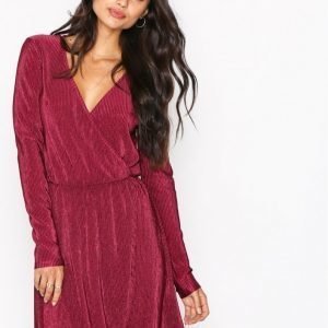 Nly Trend Pretty Pleats Dress Loose Fit Mekko Burgundy
