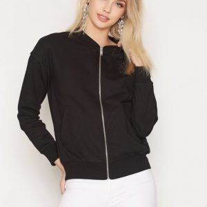 Nly Trend Queen Jersey Bomber Svetari Musta