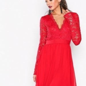 Nly Trend Scalloped Lace Prom Dress Skater Mekko Punainen