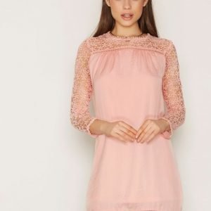 Nly Trend Spring Lace Dress Loose Fit Mekko Vaalea Pinkki