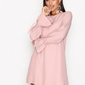 Nly Trend Tie Sleeve Shift Dress Pitkähihainen Mekko Vaalea Pinkki