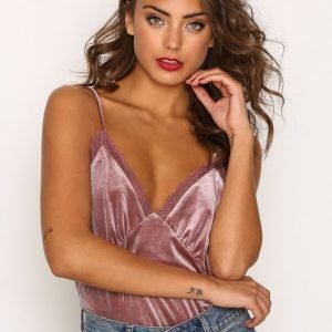 Nly Trend Velvet Strap Top Toppi Vaalea Pinkki