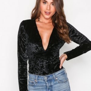 Nly Trend Velvet V Drop Body Musta