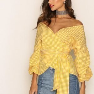 Nly Trend Wrap Shoulder Blouse Arkipaita Gul / Rutig