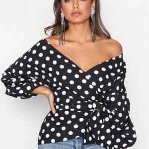 Nly Trend Wrap Shoulder Blouse Juhlapaita Dots