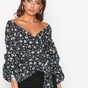 Nly Trend Wrap Shoulder Blouse Juhlapaita Mustakuviollinen