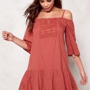 ONLY Guntal Off Shoulder Dress Marsala