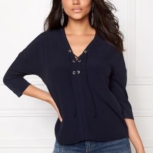 Object Betty Lou 3/4 Top Sky Captain