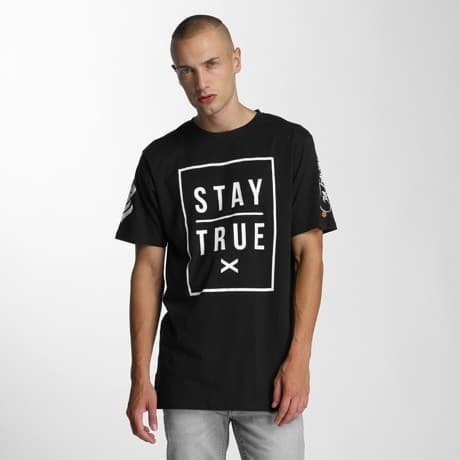 Одежда true. Футболка stay. Футболка Rocawear. Урбан бренд одежды. Футболка stay true.