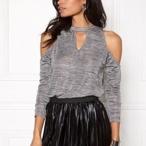 Rut & Circle Nora off shoulder top 501 Silver