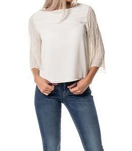 STUDIO Only Risa Embellishment Top Marshmallow