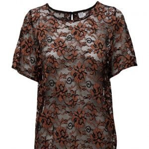 Saint Tropez Lace Top lyhythihainen pusero