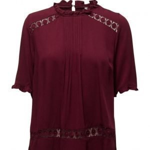 Saint Tropez Top With Lace lyhythihainen pusero